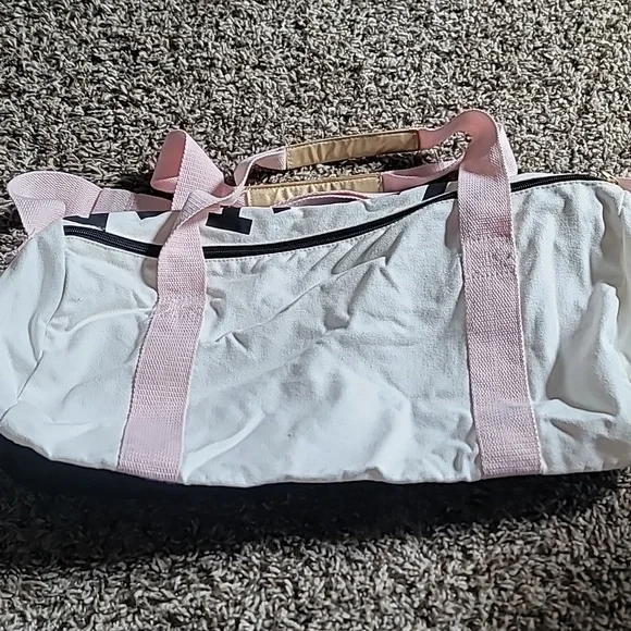 Benefit Cosmetics Duffle Bag EUC - Picture 5 of 7